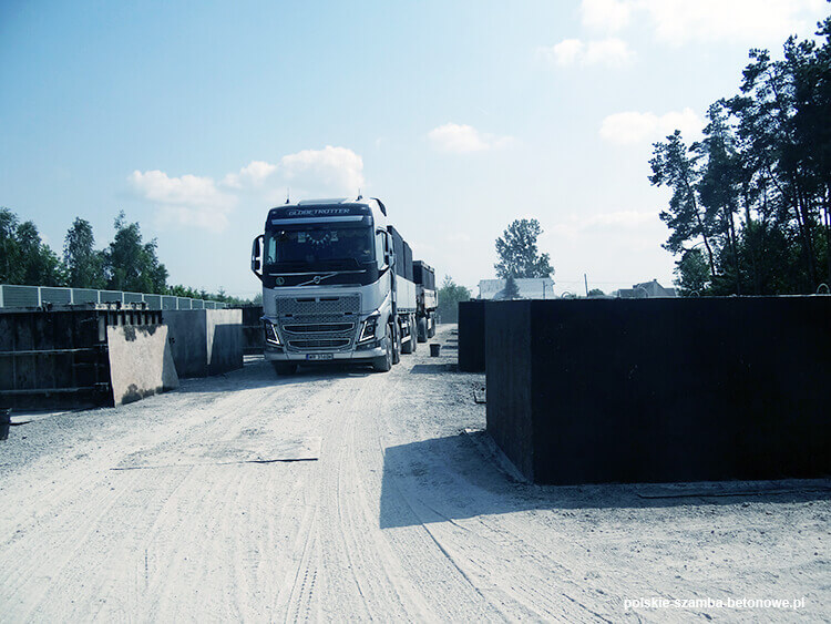 Transport szamb betonowych  w Skalbmierzu